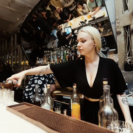 Бармен в ночной клуб