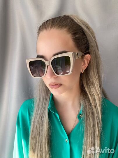 Очки солнцезащитные женские в бежевой оправе