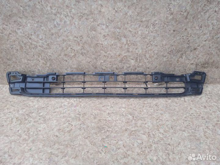 Решетка бамперная toyota hiace
