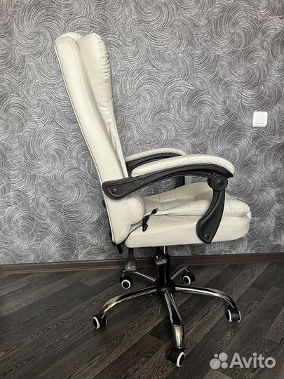 Компьютерное кресло белое