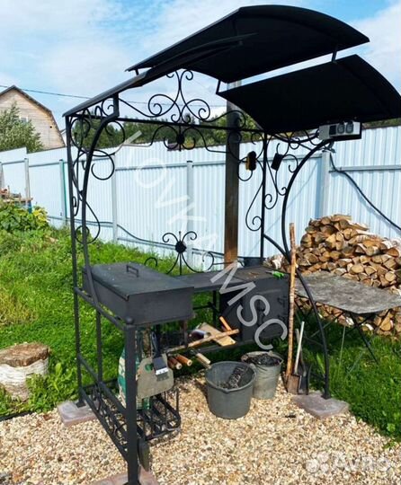 Мангал с крышей