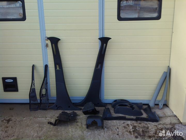 Рено Логан-пластмаса салона