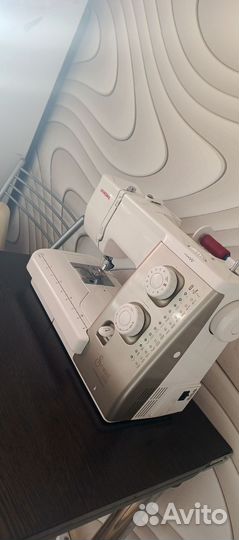 Швейная машина janome