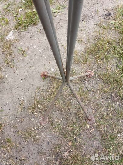 Вешалка для одежды напольная металлическая