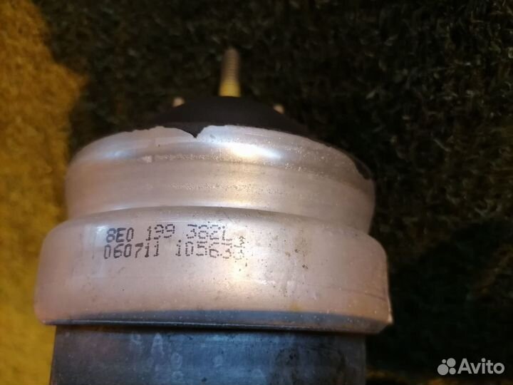 Опора двигателя (подушка двс) правая 8E0199382L Au
