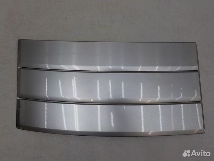 Накладка двери передней левой на Land Rover Range Rover LR074636