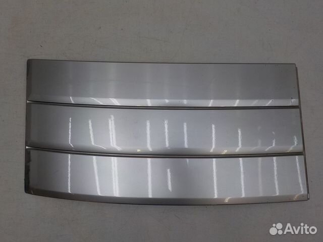 Накладка двери передней левой на Land Rover Range Rover LR074636