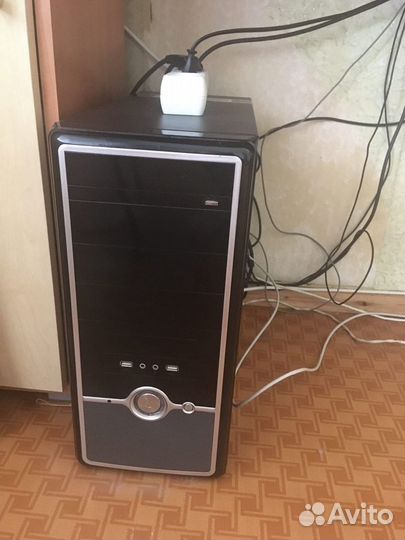 Игровой компьютер в полном комплекте с монитором и