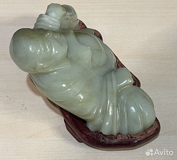 Будда. Старинная фигурка из нефрита