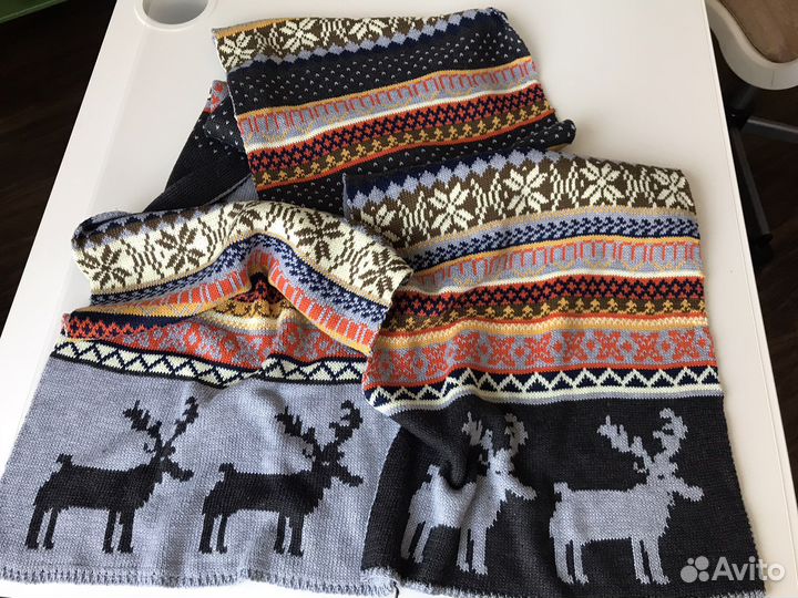 Шарф с оленями