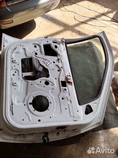 Передняя левая дверь Ларгус