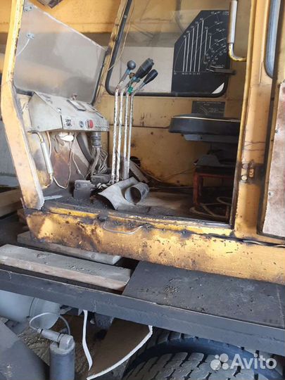 Продам крановую установку на запчасти