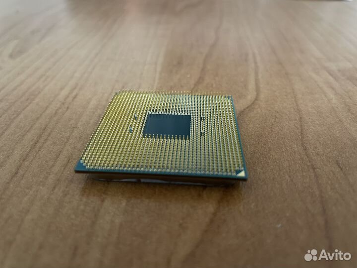 Процессор Ryzen 3 2200G (б/у) вместе с куллером