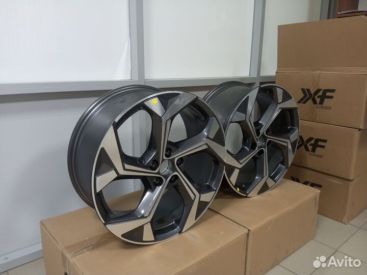 Диски на Geely Atlas R19 с датчиками и колпачками