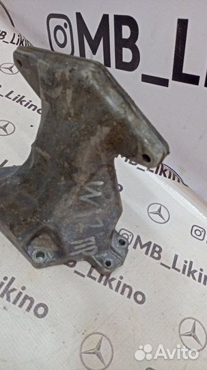 Кронштейн двигателя правый Mercedes M275