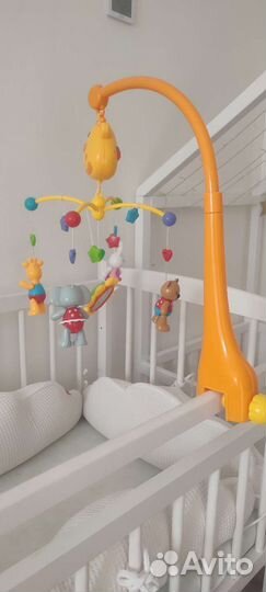 Мобиль на кроватку жирафики