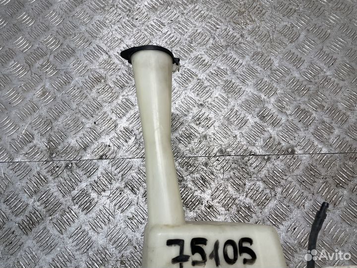 Бачок омывателя Toyota Sienna 2