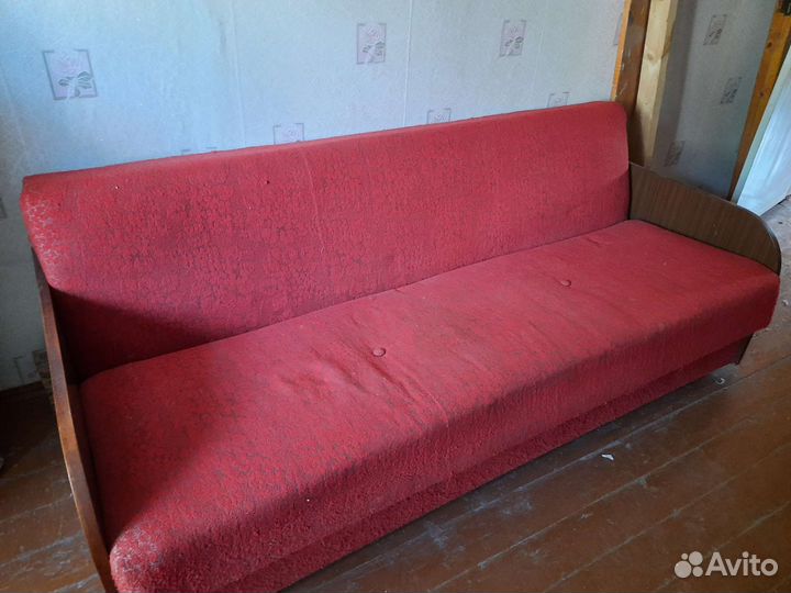 Диван, камод, шкаф