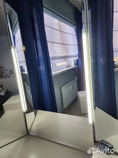 Туалетный столик трюмо с зеркалом