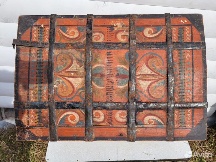Сундук старинный росписной