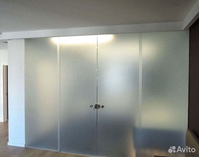 Раздвижные стеклянные перегородки