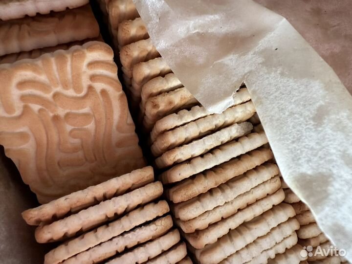 Продукты тушенка молоко колбаса сок