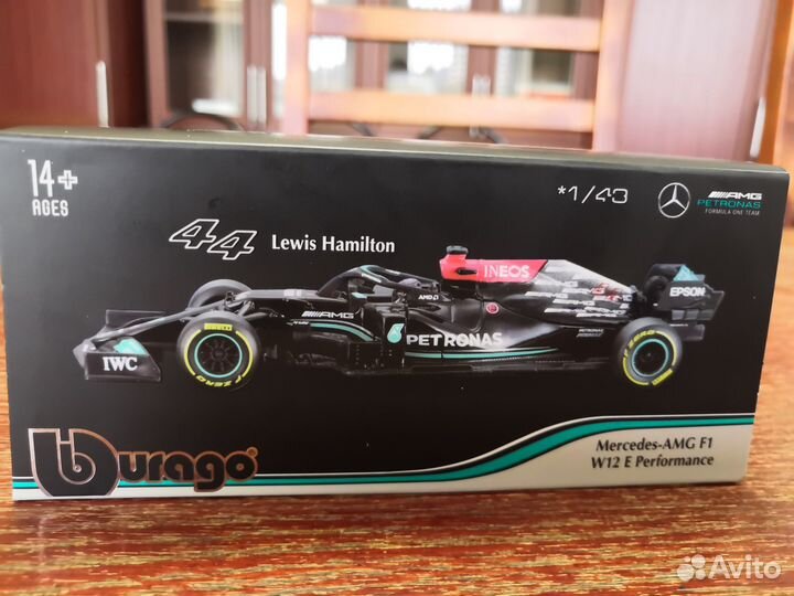 Модель formula 1 Mercedes F1 W12 2021 1 43 Bburago