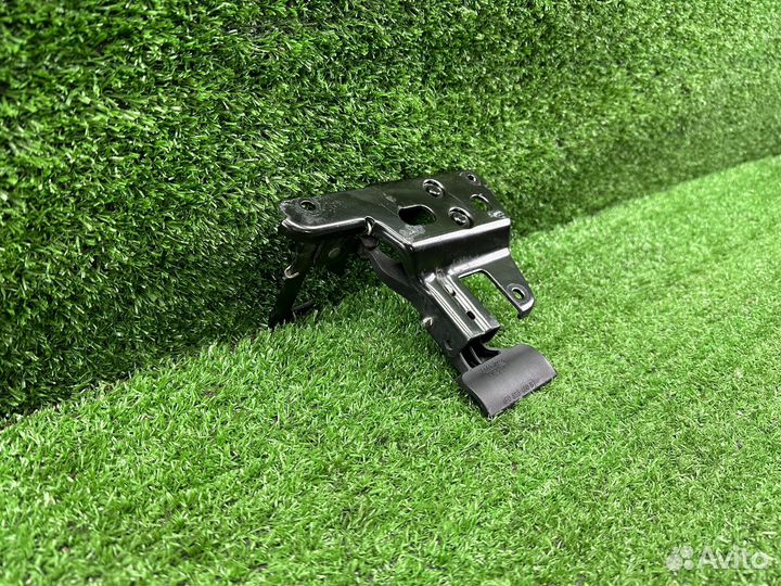 Замок капота крюк VAG Audi A6 C6