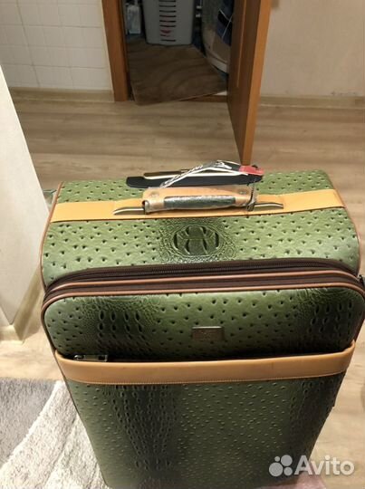 Чемодан на колесах