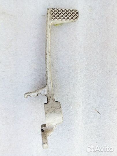 Yamaha YZF-R1 04-06 лапка заднего тормоза