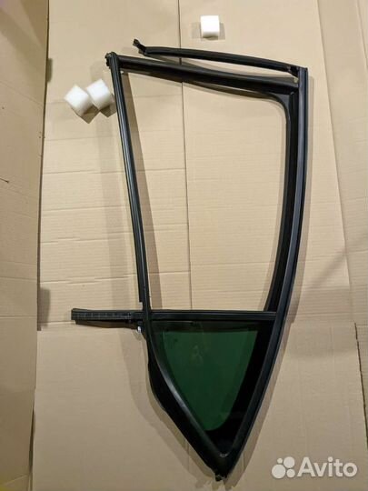 Форточка/уплотнитель задней двери skoda octavia A8