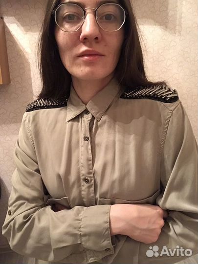 Блузка с декором погонами