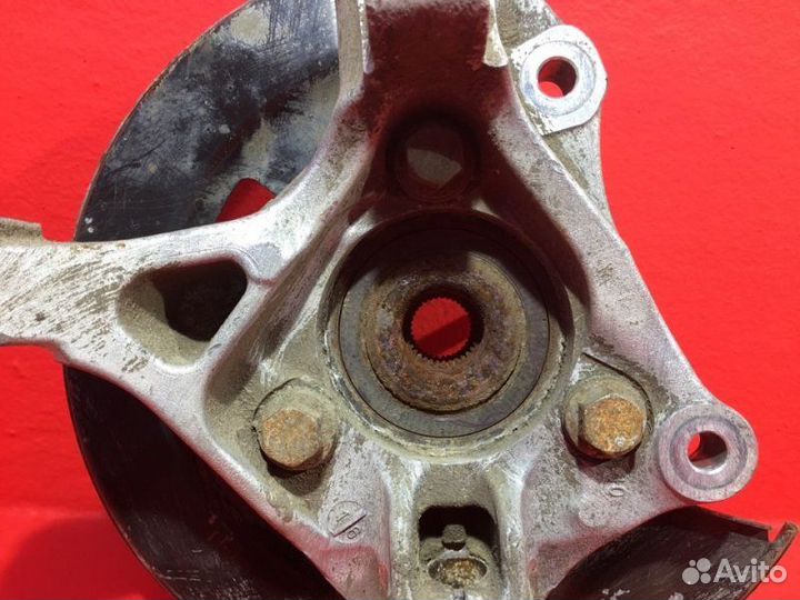 Кулак передний левый Opel Astra J A16XER 1.6