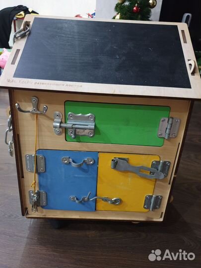 Бизиборд домик