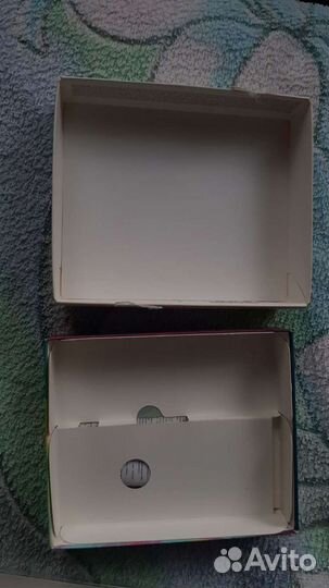 Коробка и защитное стекло для Xperia XA