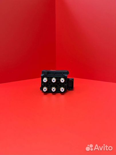 Блок клапанов Ауди Q7 7L0698014