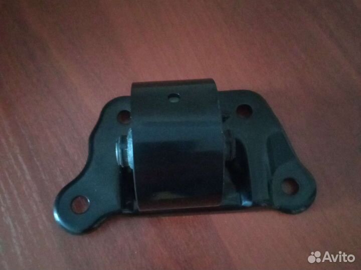 Опора двигателя ланцер9 левая