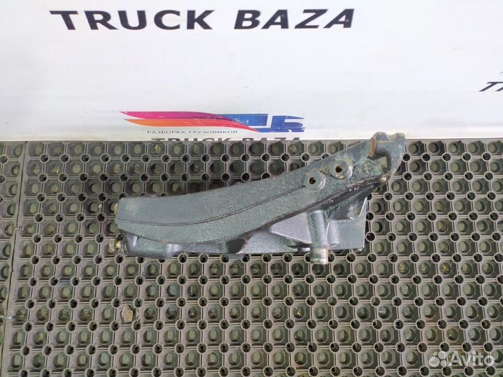 Кронштейн переднего бампера правый Scania 5-series