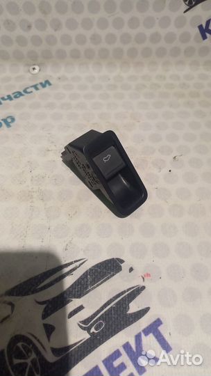 Кнопка открывания багажника Volkswagen Polo 5