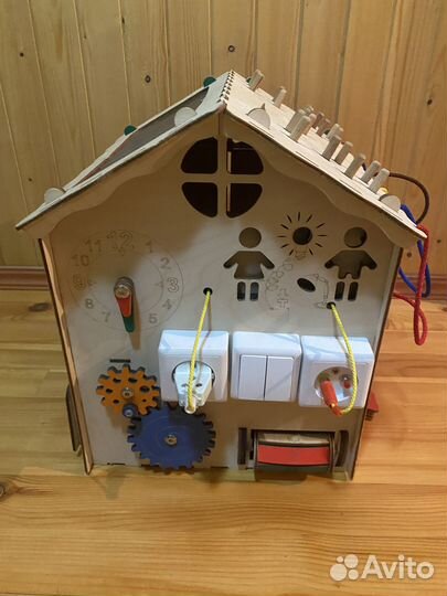 Бизиборд домик