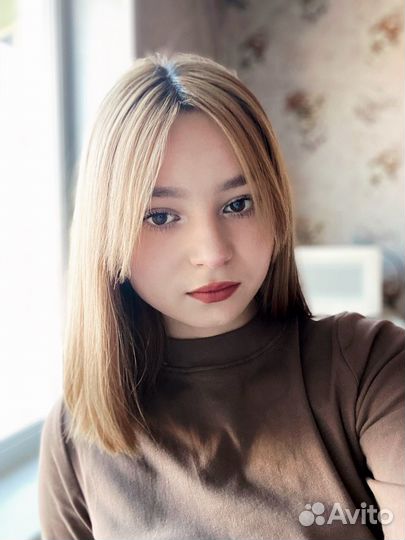 Официантка, продавец-консультант, фотограф