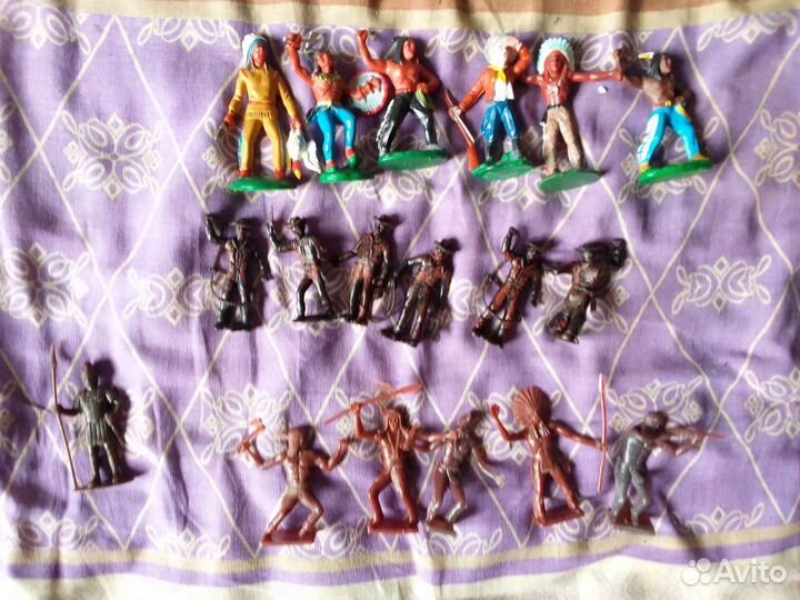 Солдатики в наборе и без,есть большие