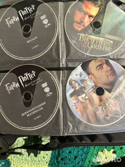 Папка со 120 дисками: фильмами, мульт и музыкой