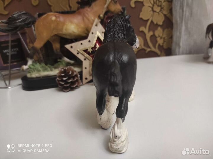 Фигурка лошади