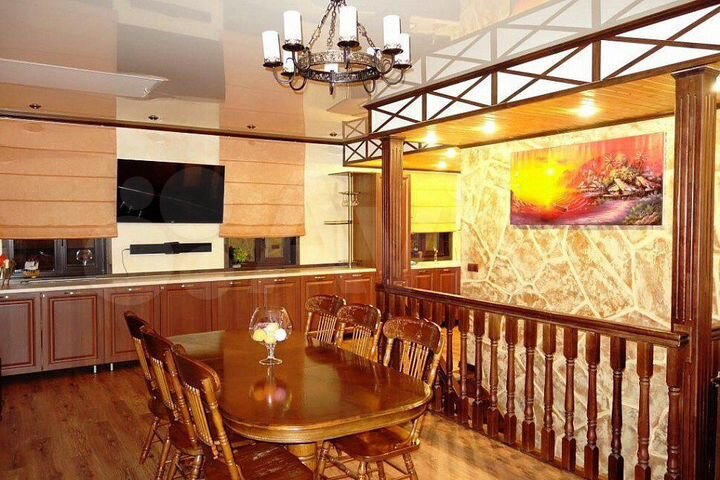 Коттедж 200 м² на участке 6 сот.