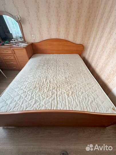 Кровать двухспальная с матрасом бу