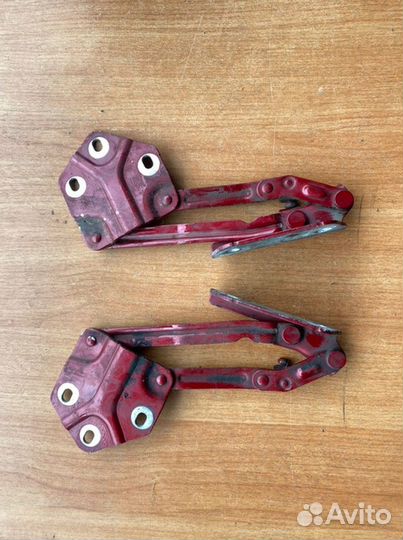 Петля капота передняя Vw Caddy BGU 2005