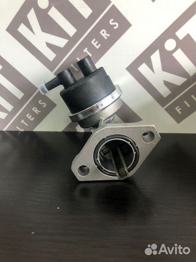 Насос DZ117586 John Deere топливоподкачивающий