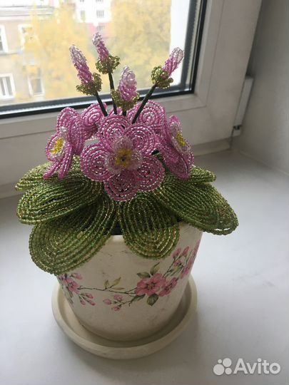 Фиалка из бисера