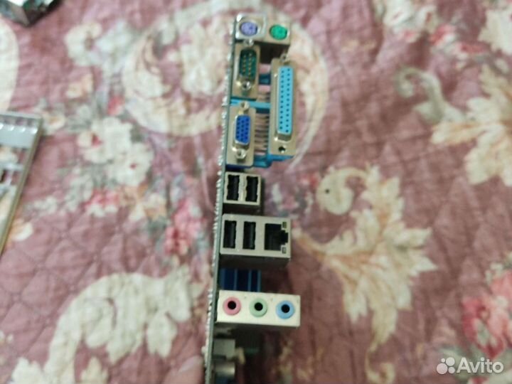 Материнская плата с процессором и памятью